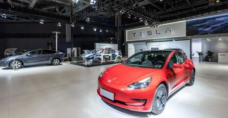 進博的熱度上海的溫度 | 拆解版特斯拉亮相，上海超級工廠“搬”上展臺，數(shù)據(jù)與網(wǎng)絡(luò)服務(wù)成焦點